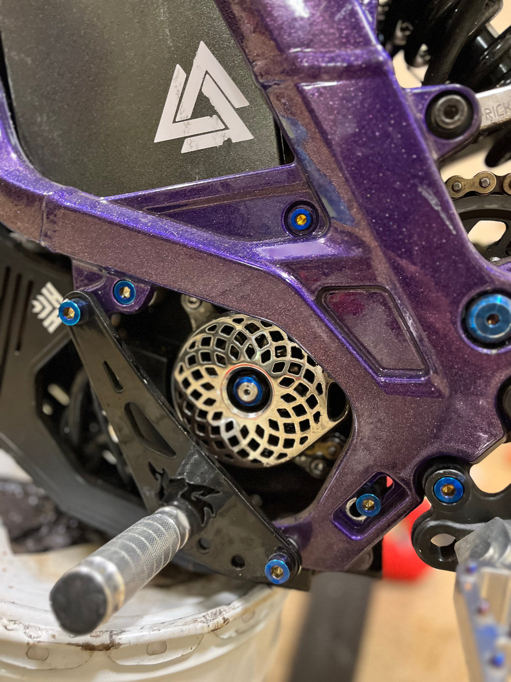 All Emoto Foot Lock Motor Bolts (Set of 2)